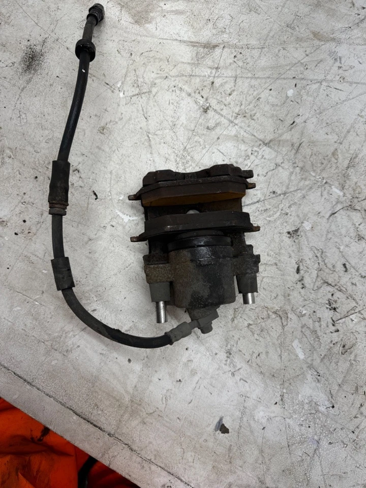 СУППОРТ ПЕРЕДНЕГО ПРАВОГО ТОРМОЗА VOLKSWAGEN UP MK1 БЕНЗИНОВЫЙ 1,0 - Изображение 4 из 4