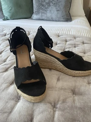 Black Velvet Wedge Sandals Size5 New - Image 1 of 4