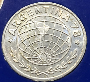 elf Argentina 3,000 Pesos 1977 World Cup Soccer Globe Silver