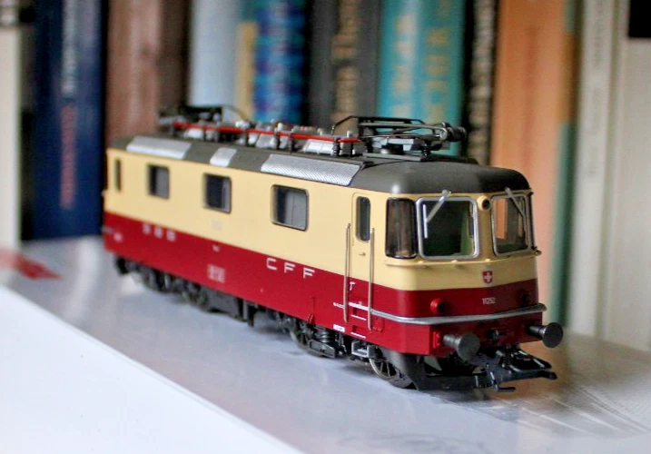 Märklin H0 37349 Elektrolok Re 4/4 II CH-Bundesbahn (SBB) mfX SOUND AC TOP OVP - Bild 3 von 4