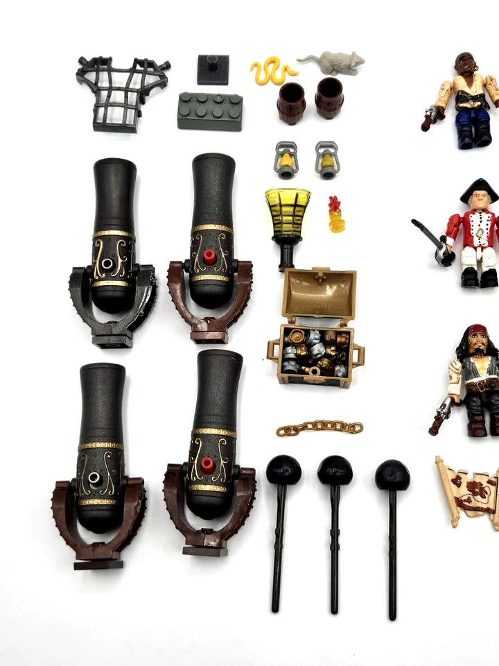 Mega Bloks Pyrates & Pirates of the Caribbean Minifigure Lot w/ Accessories - Image 3 of 4