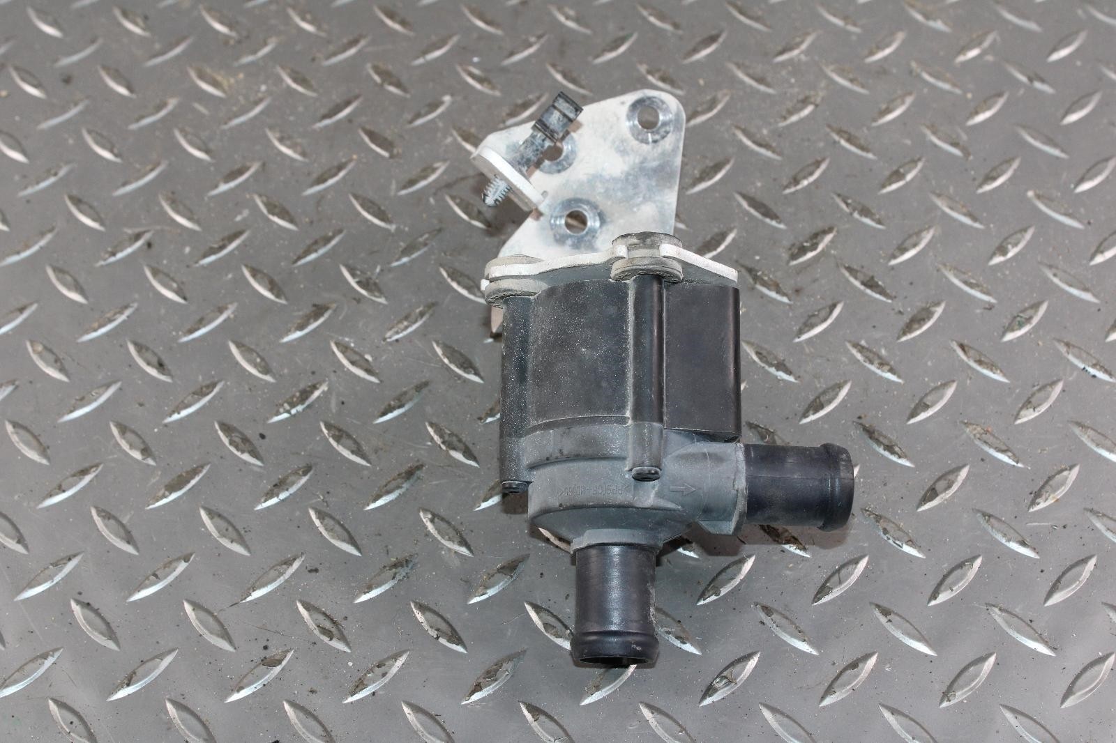 Bentley Continental GT 2019-2023 Auxiliary water pump