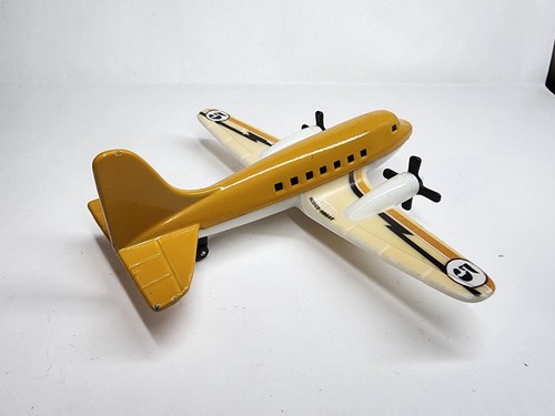 Matchbox Airliner SB-62 Color Changer Douglas DC-3/C47 Propeller Airplane Yellow - Picture 4 of 11