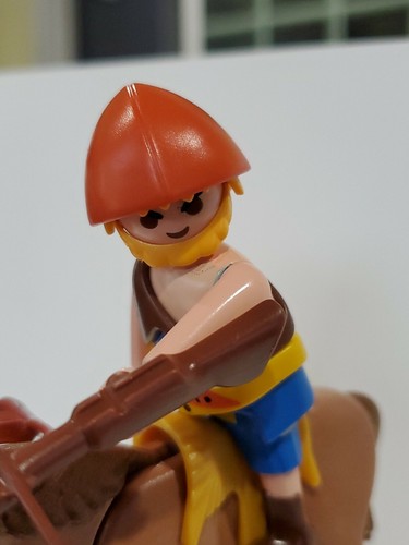 Playmobil 2004 Cacciatore con Barba Gialla, Elmetto e Balestra/Cavallo e Attacco - Foto 3 di 6