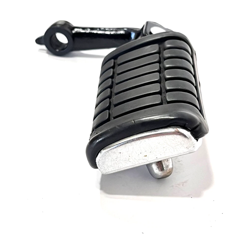 Honda Goldwing GL1100 1980 a 1983, clavija reposapiés delantero, P/N 50635-MB9-780 Foto 2 de 4