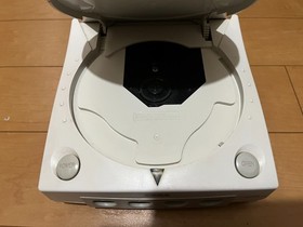 SEGA DreamCast Console (HKT-3000) & Controller with 2 games and BOX 0128