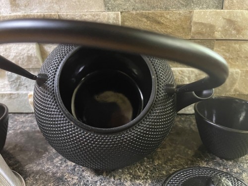 JAPANESE CAST IRON TEA CUP AND TETSUBIN TEA POT BOTH PORCELAIN LINED - Picture 3 of 7