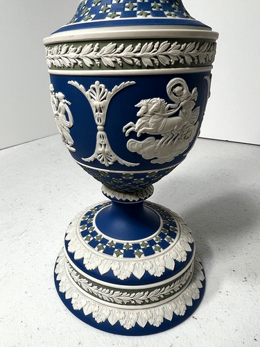 Wedgwood Tri-Color Jasper Diceware Masterpiece Collection - Athena Vase/Urn #52 - Picture 9 of 21