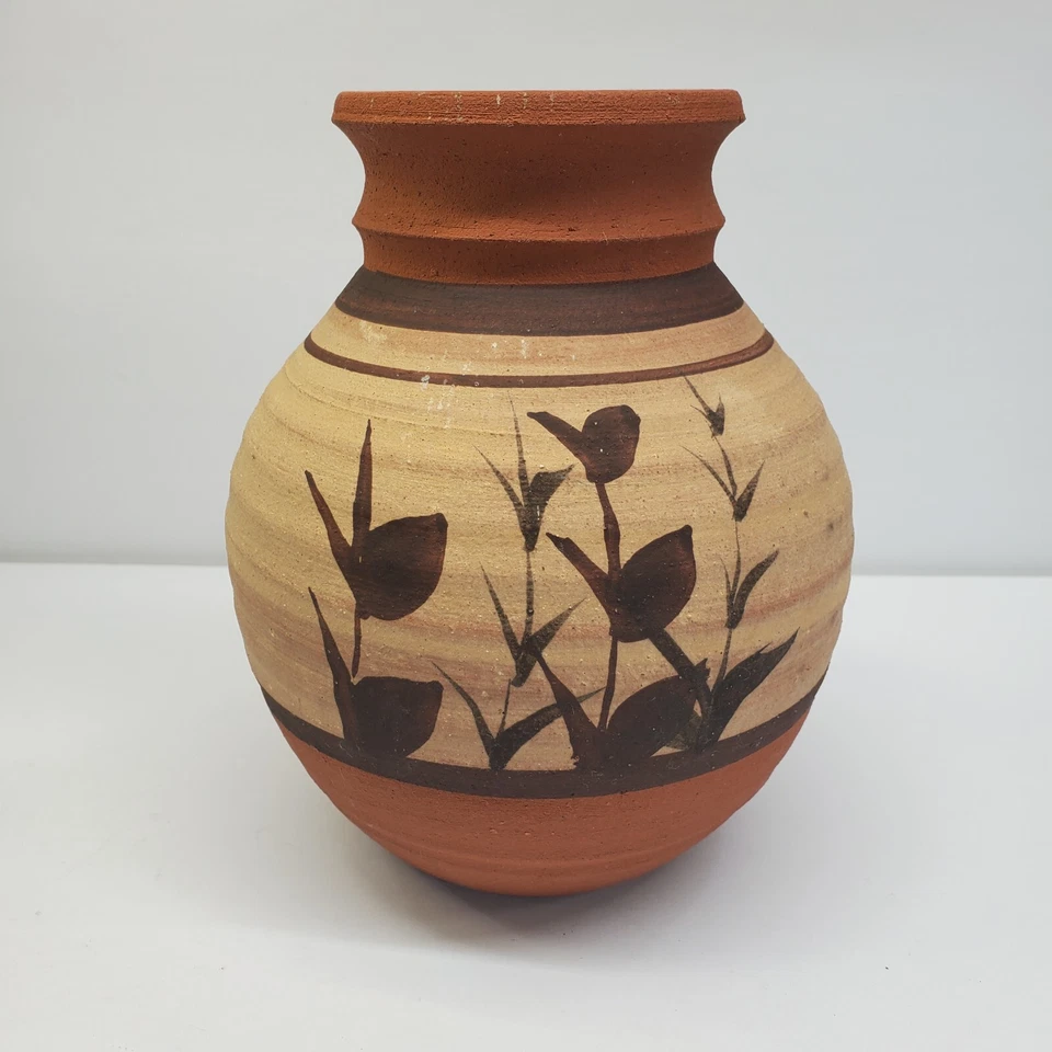 Винтажная терракотовая ваза брошенная вручную с цветочным рисунком 7,5 дюйма с подписью Уэйда 1980 - Изображение 3 из 4