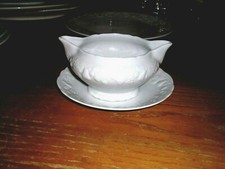 PORCELAINE de LIMOGES     SAUCIERE et son PLATEAU  ROYAL   DECOR de FRUITS 