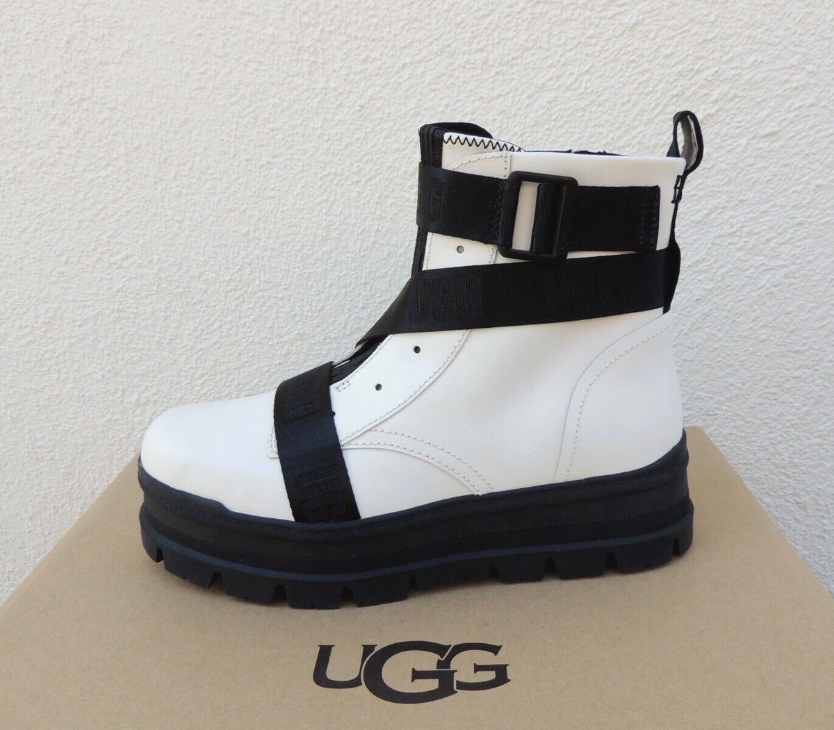 UGG レザーボア手袋　本場シドニーで購入 UGG レザーボア手袋 本場シドニーで購入 UGG レザーボア手袋