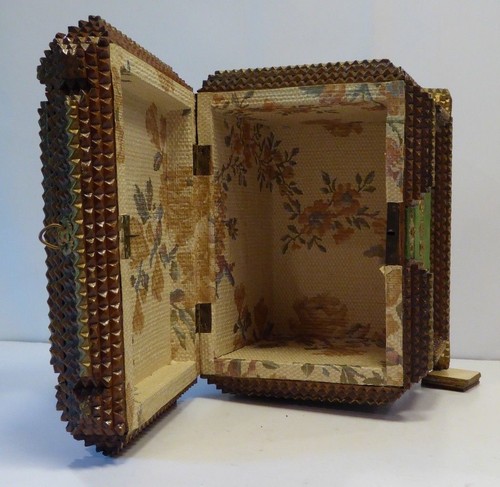 Vintage 1903 Tramp Art Lidded Box. -NEATO- very unique piece of art! MUST SEE - Picture 2 of 9