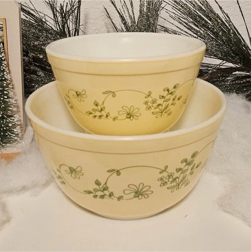 PYREX Vintage Shenandoah 1981 mixing bowl set