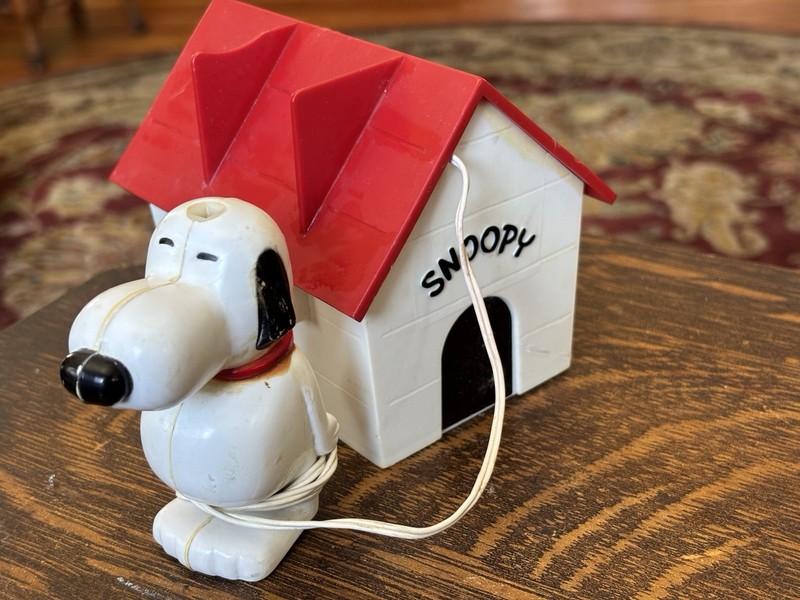 Vintage 1972 Snoopy Doghouse Peanuts Electric Toothbrush With Cord Kenner