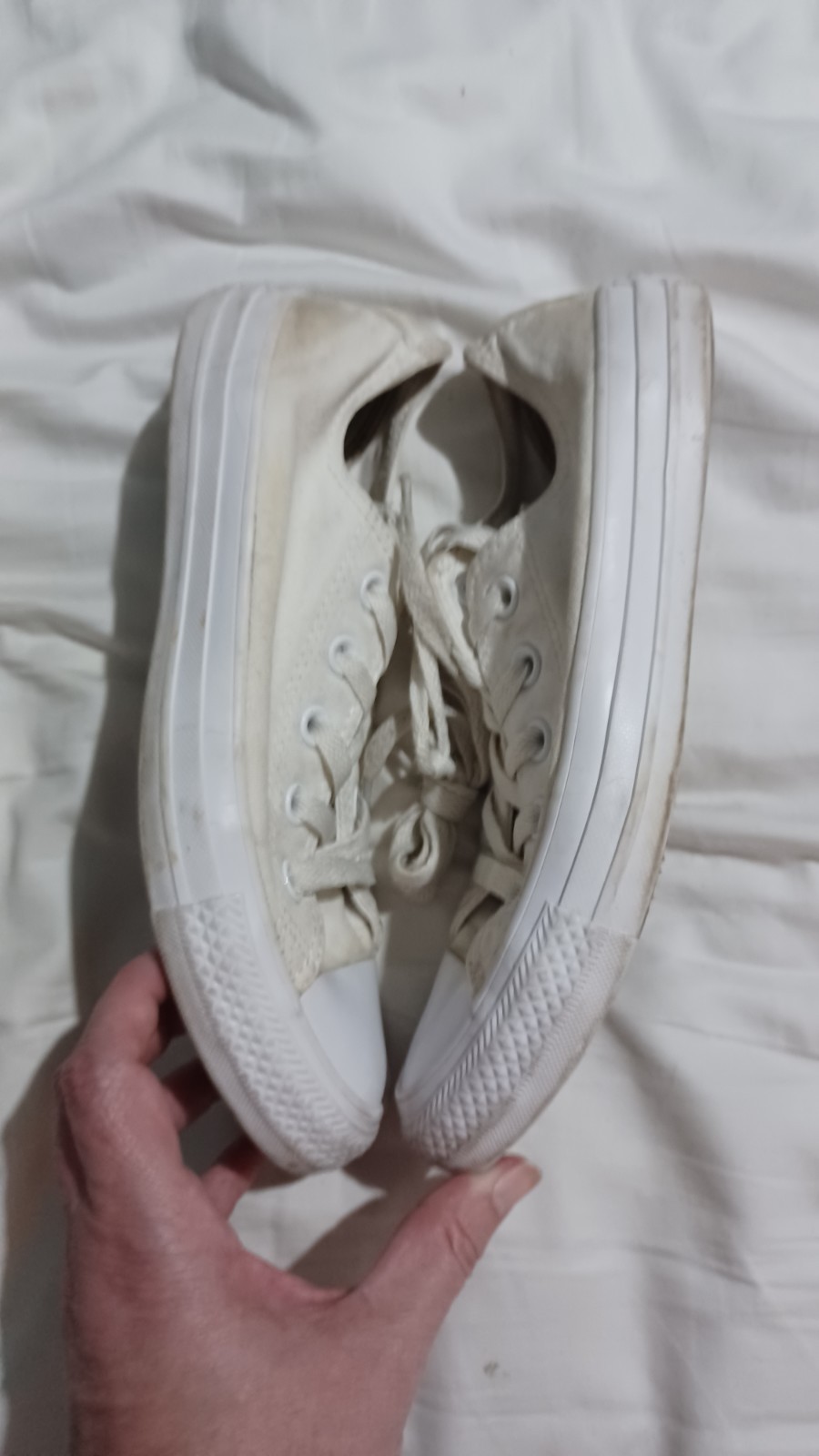 Converse Sneakers Size 6 thumbnail 4