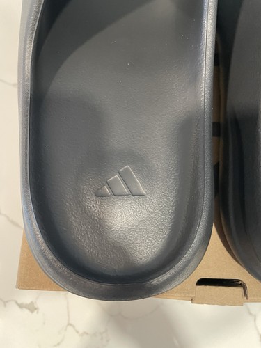 YEEZY SLIDES ONYX SIZE 11 NEVER WORN - Picture 7 of 7