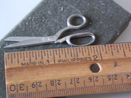 Gingher Scissors Pin in Original Box made in West Germany Sterling Silver - Picture 2 of 7