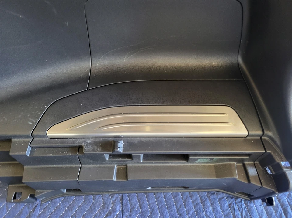 2021 TOYOTA VENZA задняя правая четверть нижняя отделочная панель 64730-48200 22-24 б/у от оригинального производителя - Изображение 3 из 4