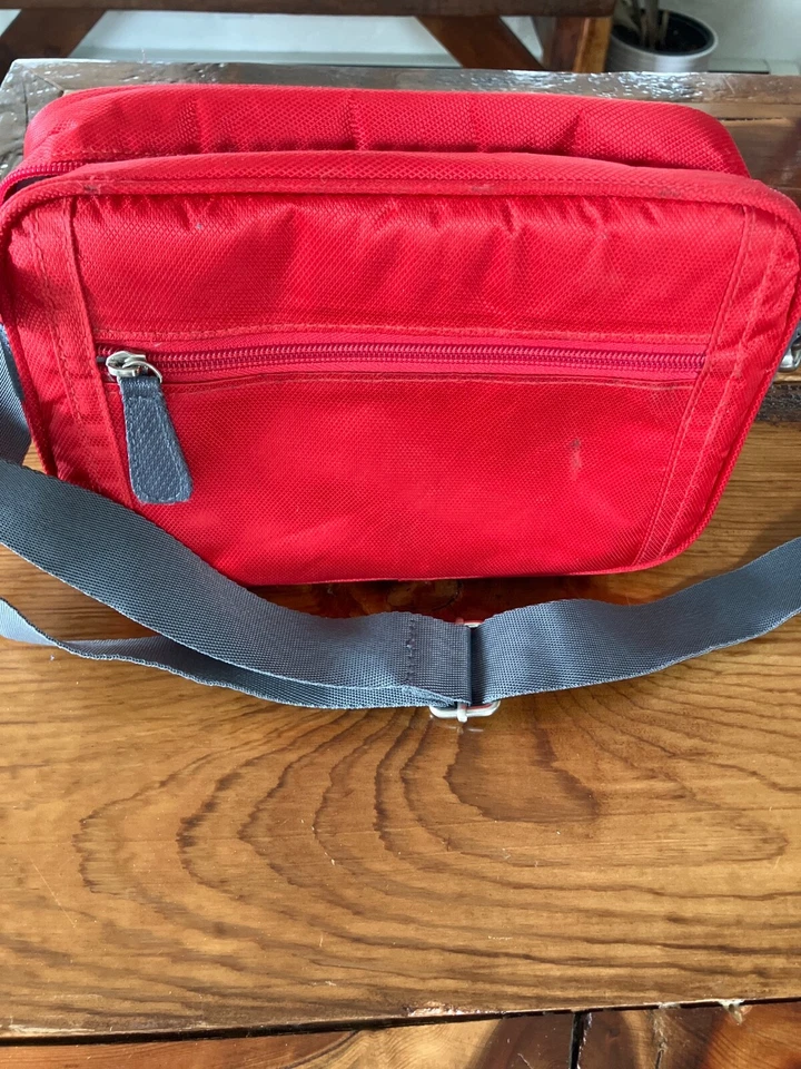 Nikon 11861 1 Series Digital Camera Case (Red) for J1, J2, J3, S1, V1, V2, AW1 - Image 3 of 4