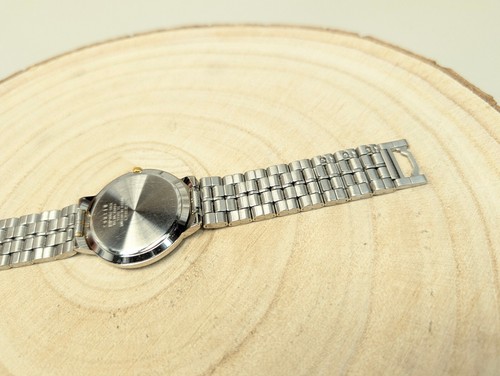 Mens Seiko two tone carbon fiber dial quartz wrist watch V701-7A60 - Imagen 8 de 12