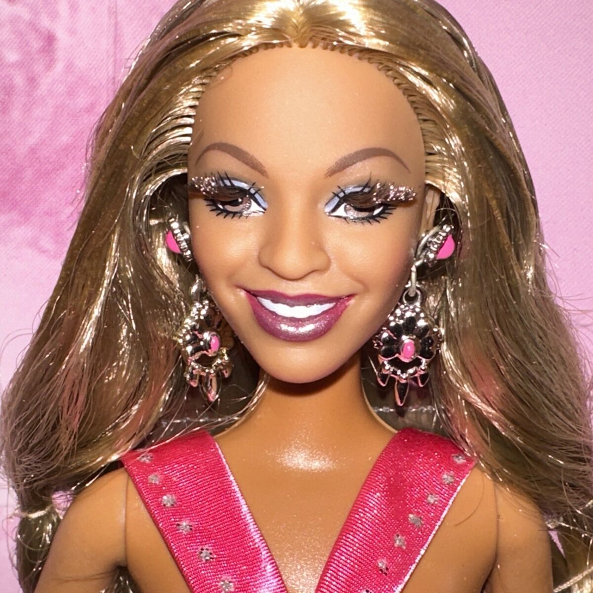 Beyoncé Destiny's Child Barbie Doll + Poster 2005 Mattel Beyoncé Destiny's Child Barbie Doll + Poster 2005 Mattel