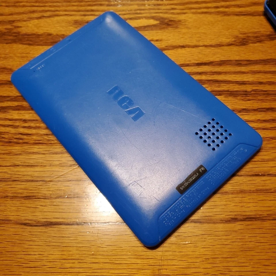 Lote de 2 Tablets RCA Voyager 7”, Preto e Azul Ambos Ligam Um W Tela Danificada - Imagem 4 de 4