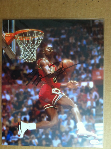 Signed Michael Jordan 8x10 color photo w/coa