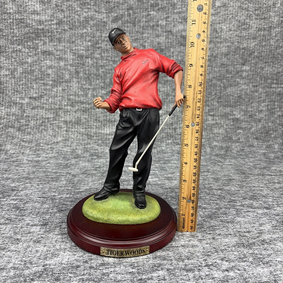 Upper Deck Historical Beginnings - Tiger Woods 1997 Masters Championship Estatua Foto 2 de 4