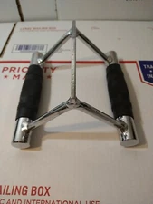 Thin Style RUBBER Grip LAT Pulldown Cable Machine Double D V Handle Back Row Bar