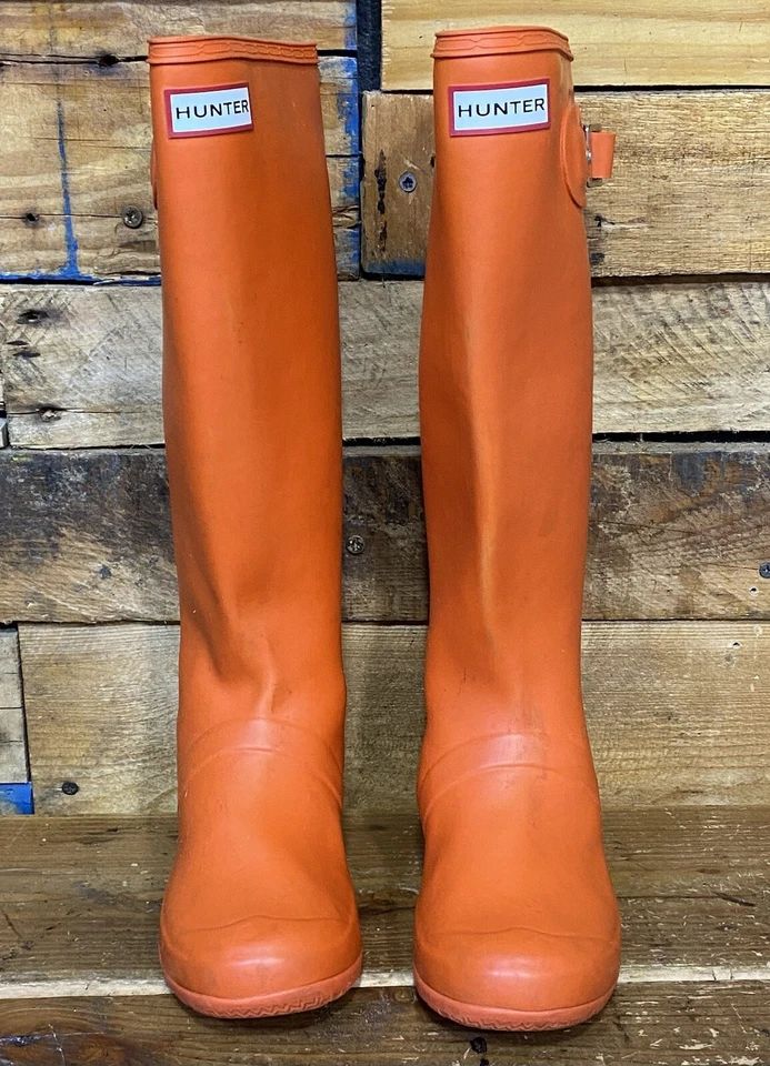 Botas de lluvia Hunter para mujer sin cordones con logotipo de tacón bloque de goma naranja talla 5 EE. UU. Foto 2 de 4