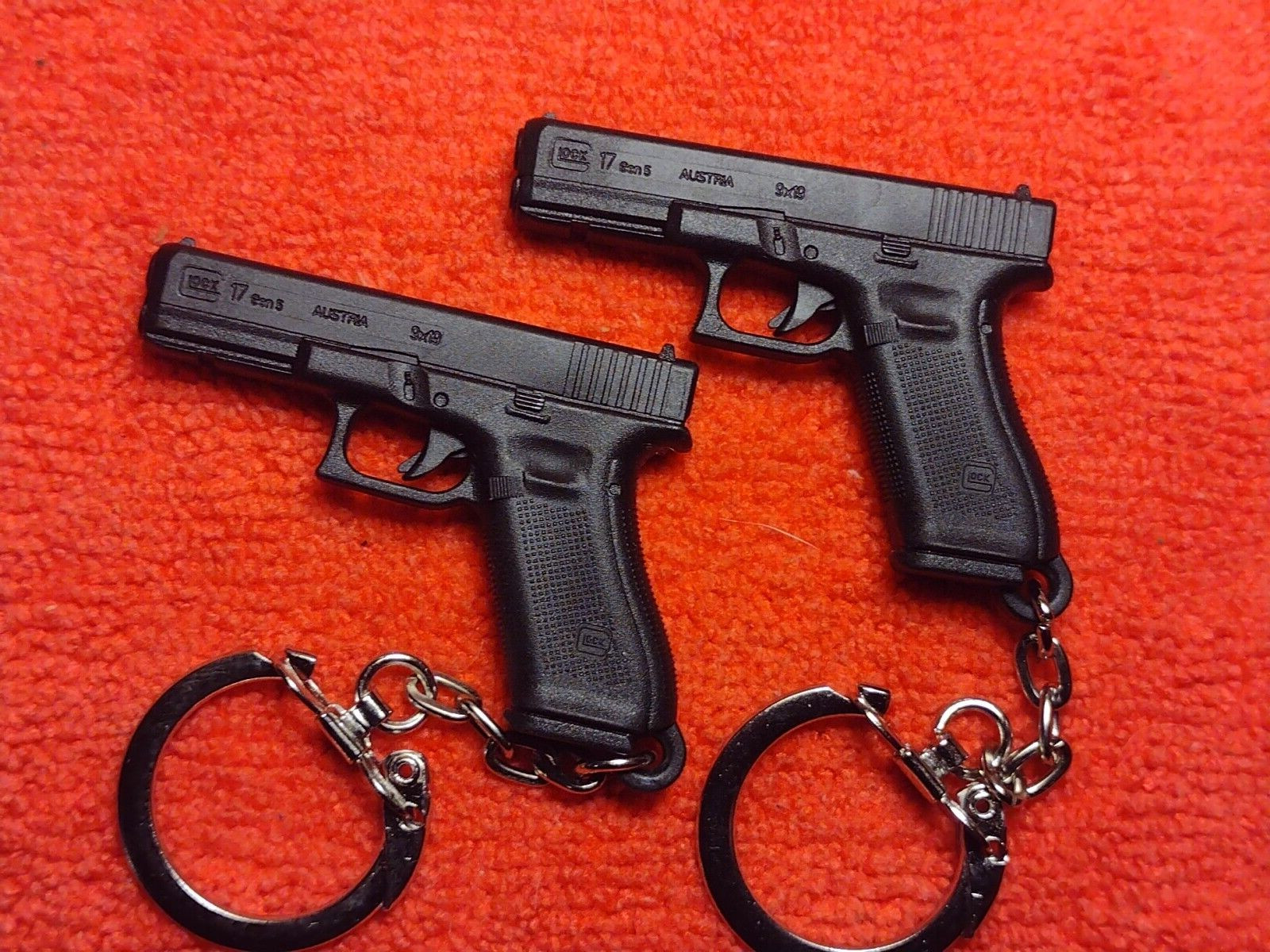 2 GLOCK 17 Gen5 AUSTRIA 9X19 9MM Mini Firearm Handgun Pistol KEYCHAINS SHOTSHOW