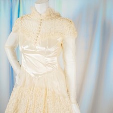Vintage 1940's Ivory Floral Lace Women Wedding Dress Wedding Veil Size S XS