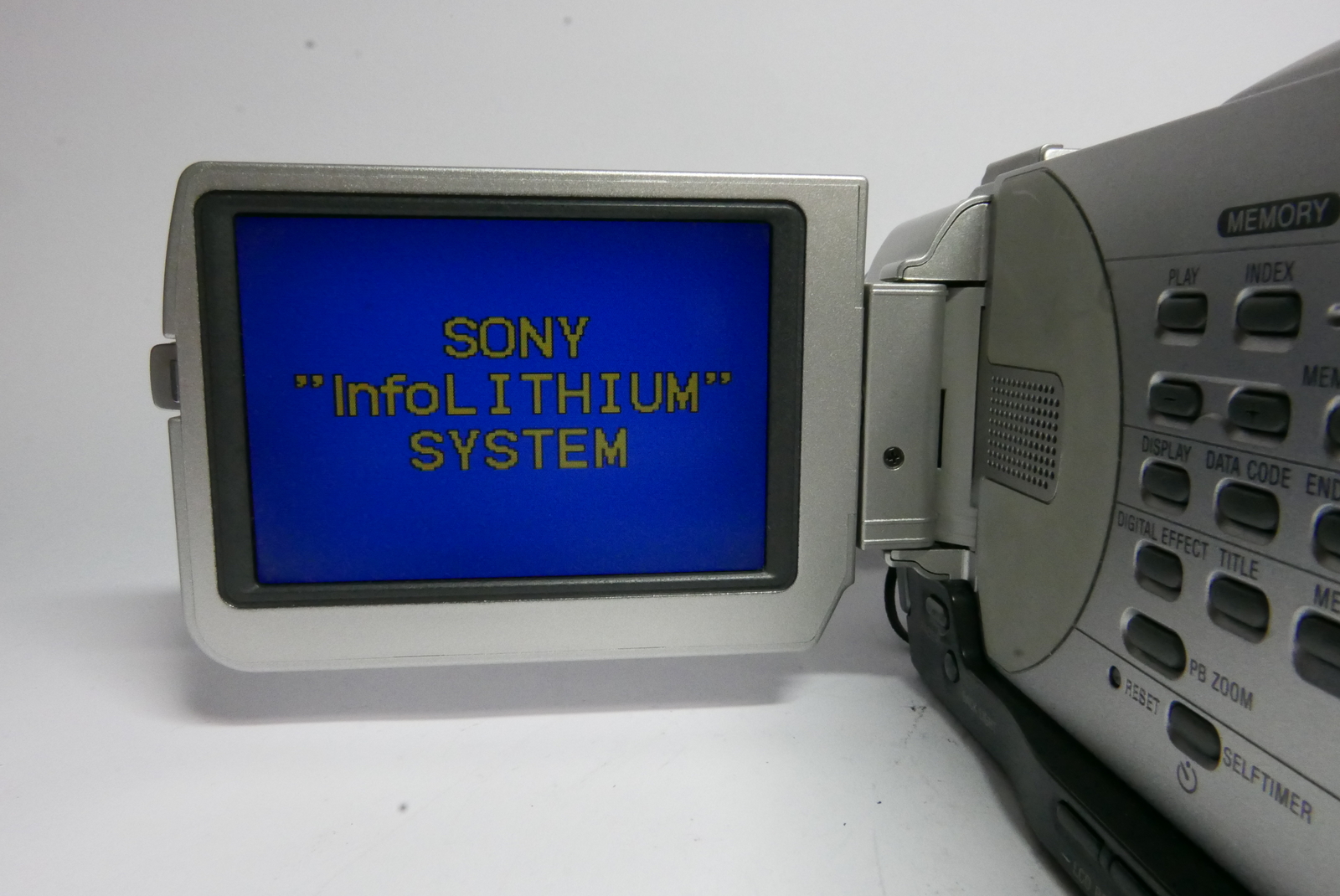 Sony DCRTRV20E Zeiss Lens Tested Mini DV Firewire (DV) for Editing