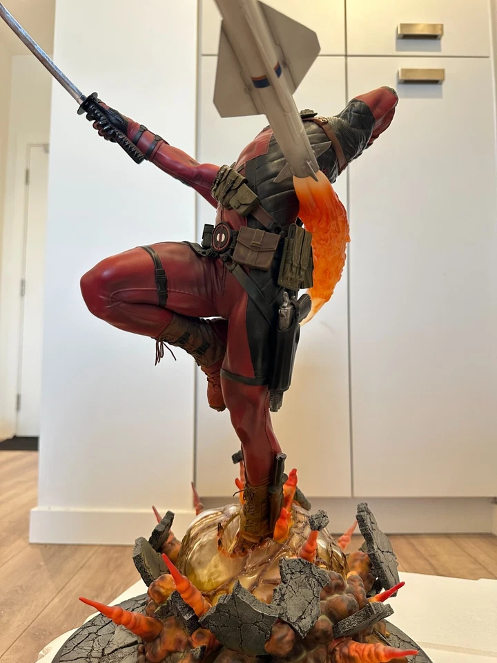 Deadpool HeatSeeker Sideshow Collectibles Premium Format Exclusive Statue Marvel - Image 2 of 4