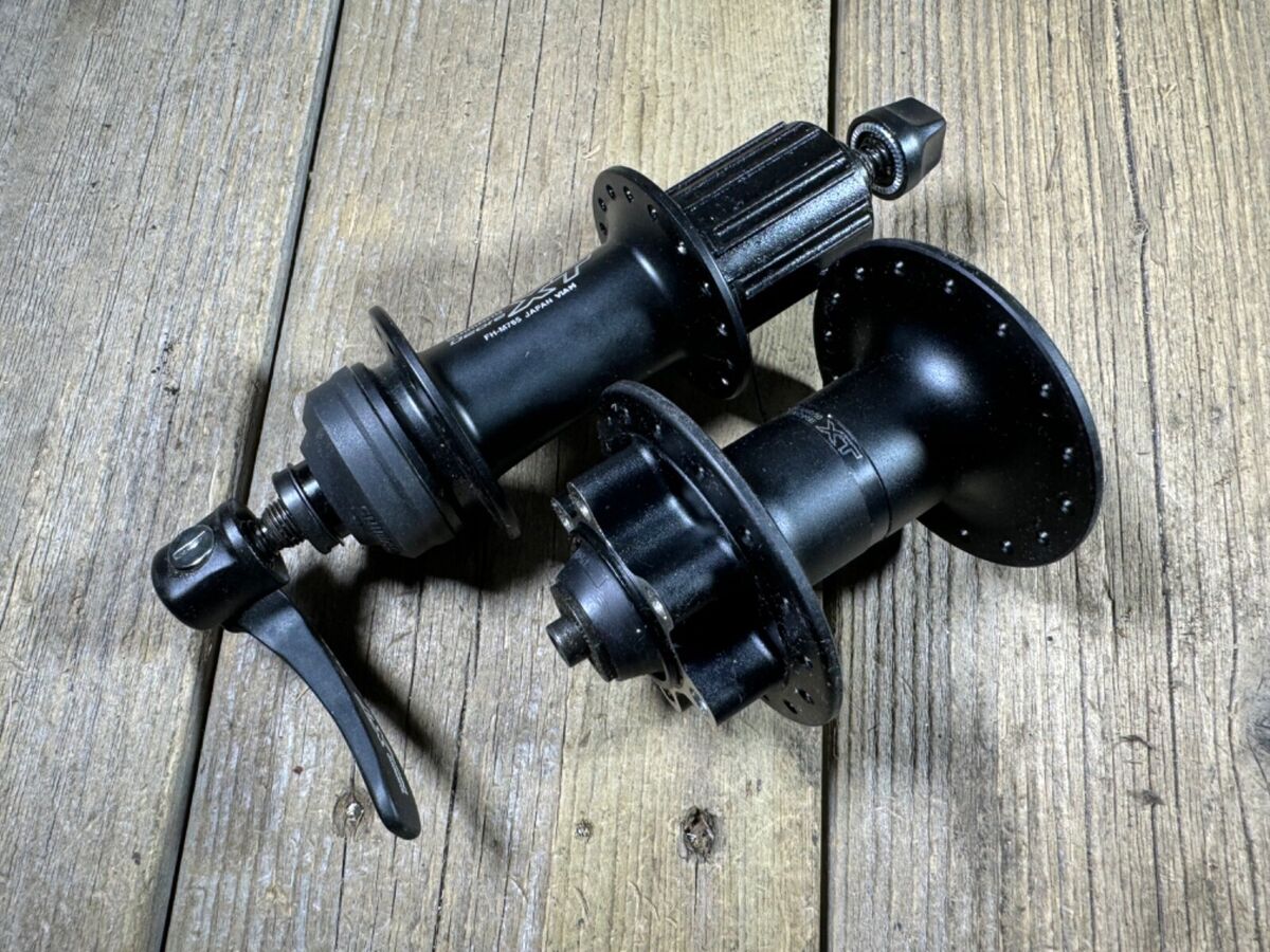 Shimano Deore XT Hubs FH-M765 32H Disc 6-Bolt & Centerlock Shimano Deore XT Hubs FH-M765 32H Disc 6-Bolt & Centerlock