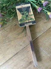 FREDONIA NY SEED COMPANY PLANT STAKE MARKER~WOOD~WILE E WOOD ART~MINT~USA~
