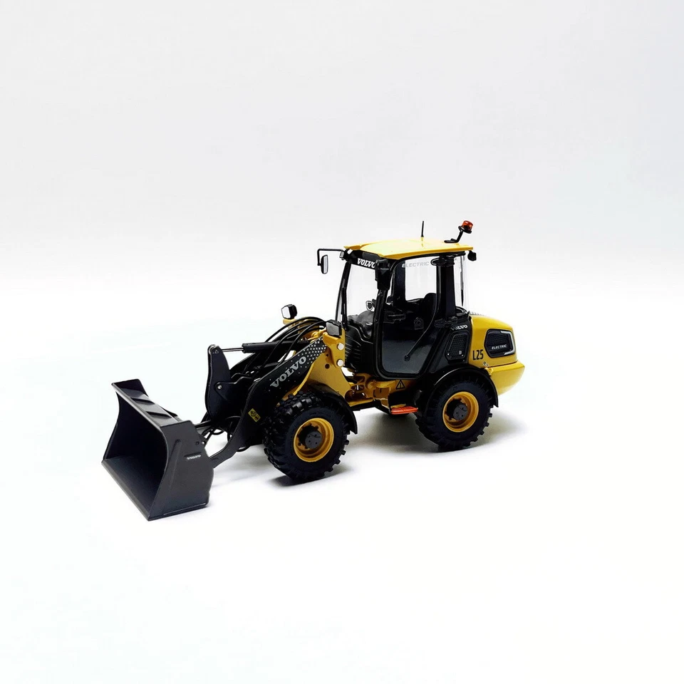 ATCOLLECTIONS 1/32 Scale Volvo L25 Wheel Loader Diecast Car Model Toy Gift  - Image 3 of 4