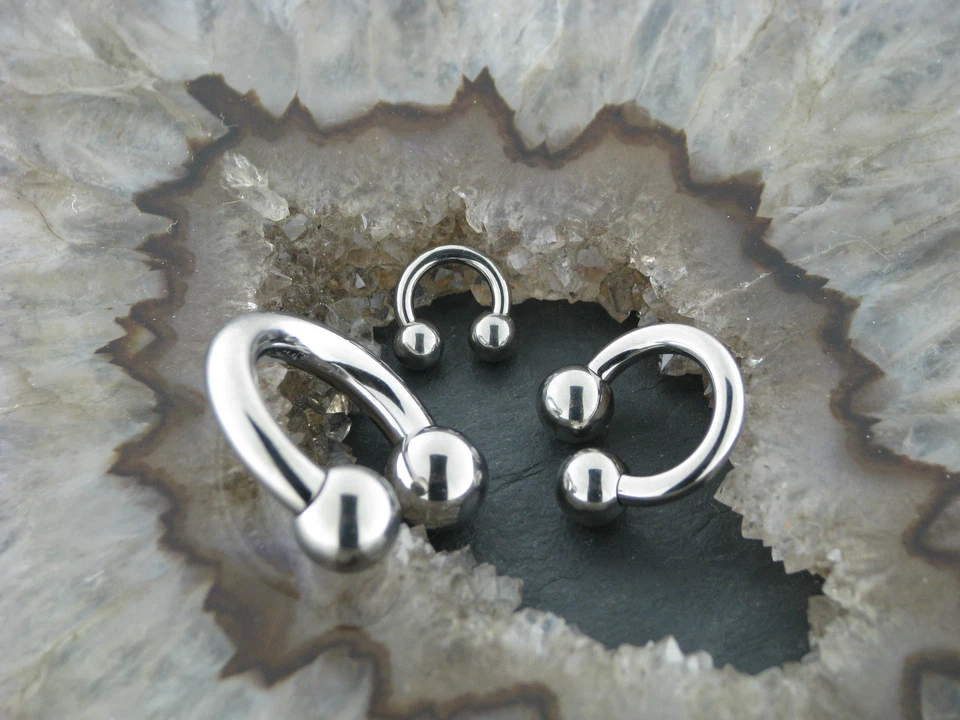 TITAN Circular Barbell bis 6,0mm Brustpiercing Ohr Tragus Lippe Septum Intim  - Bild 1 von 1