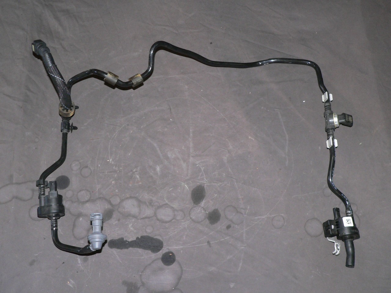 Bentley Continental 6.0 W12 VALVE/Pipe For ACTIVE CHARCOAL CANISTER 07P906052A