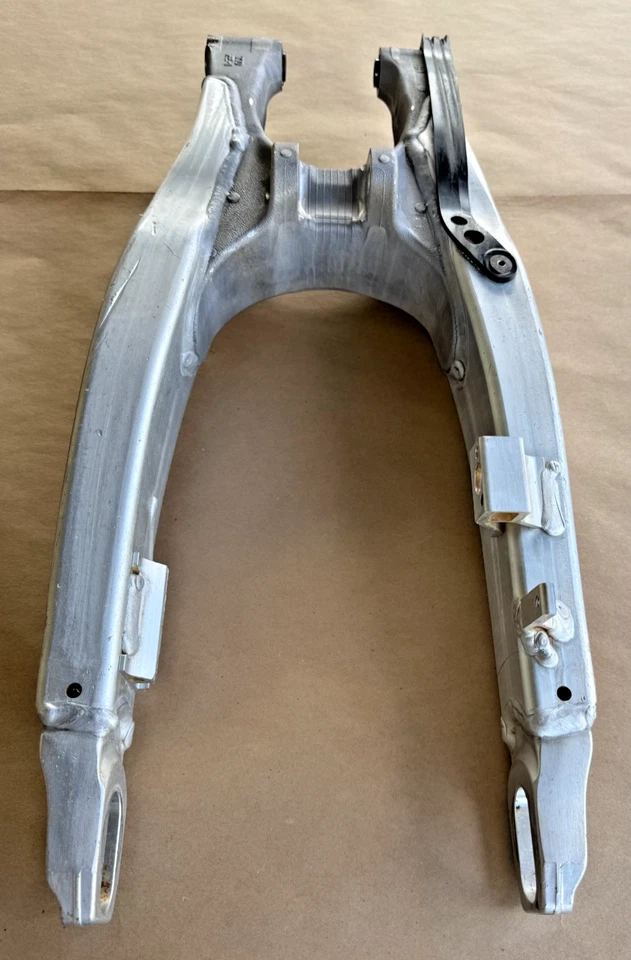 雅马哈 YZ250F Swingarm YZ450F WR250f WR450F 悬架摆臂后臂 2015 — 第 2/4 张图片