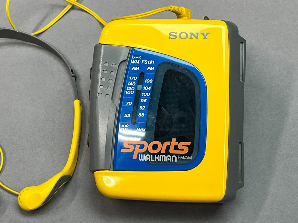 h*t様 SONY Sports Walkman WM-FS191 カセットプレ Sony Walkman WM-FS191 Sports Radio Cassette & MDR-W14 Headset