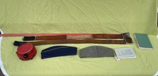 Militaria Konvolut  / Ausr&uuml;stung: G&uuml;rtel, Schiffchen, Soldatenbuch & Zubeh&ouml;r Bu