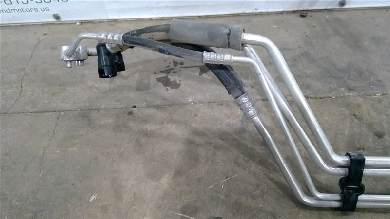 2017-2019 GMC ACADIA REAR AC A/C AIR CONDITIONING LINE TUBE 84221959 - Image 3 of 4