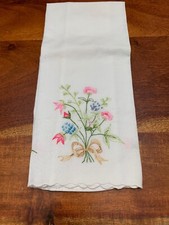 Vintage Embroidered White Floral Fingertip Tea Hand Towel 25 x15 JL