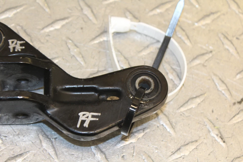 Suzuki Katana 600 GSX600F 2000 reposapiés delantero derecho clavija soporte soporte montaje Foto 3 de 4