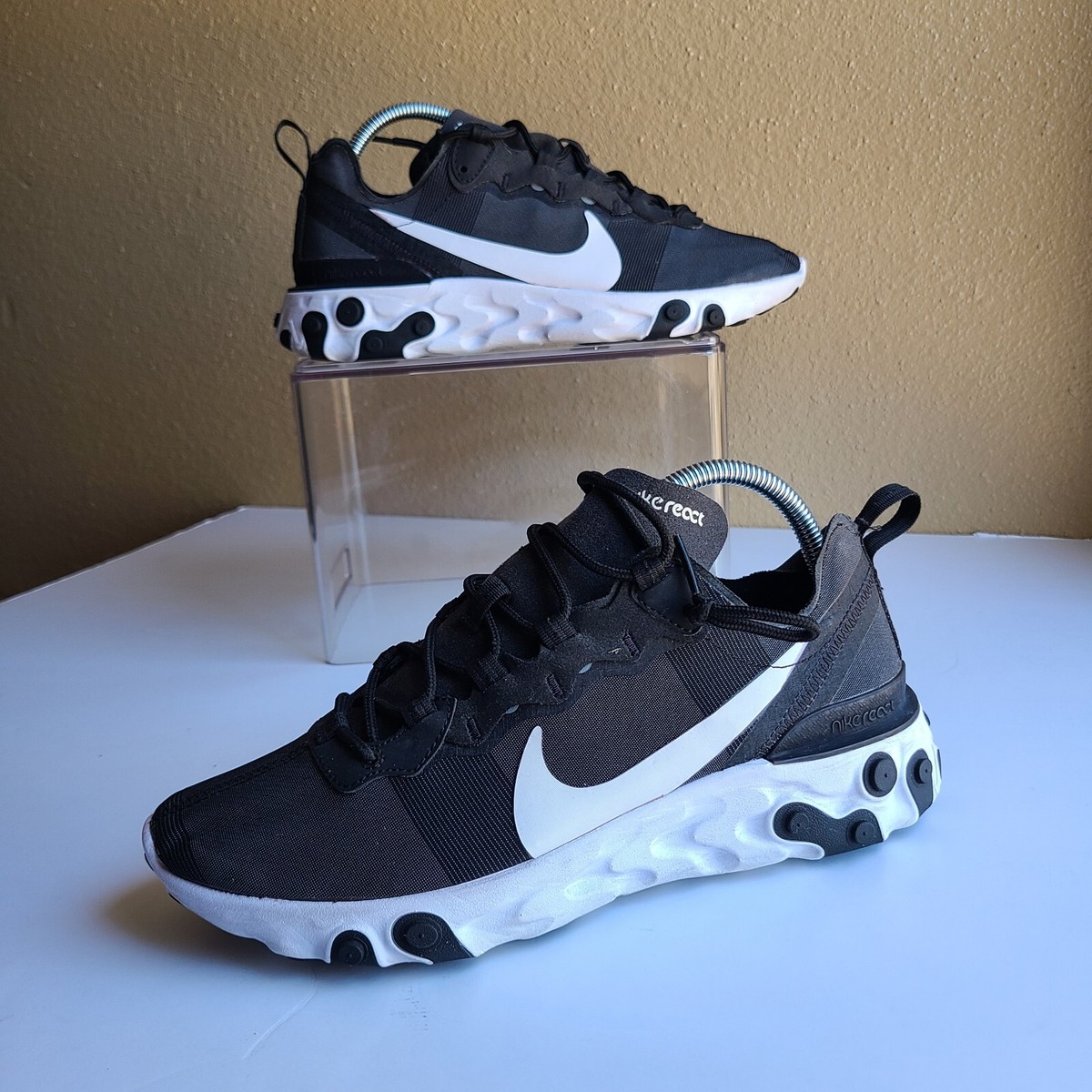 react element 55 white black