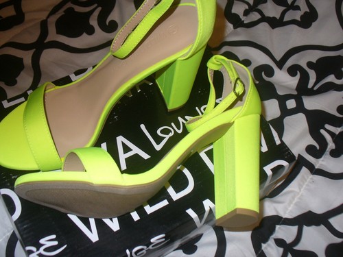 Wild Diva Women's Block High Heel Sandals MORRIS-01 Neon Yellow Suede 7.5M NWT - Picture 3 of 7