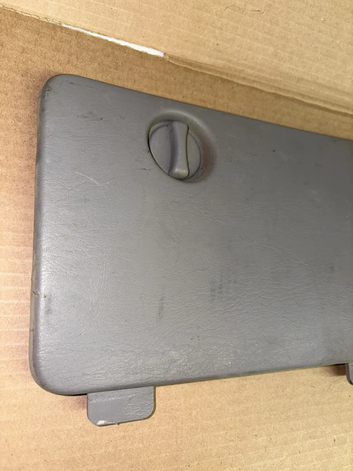 Cubierta de panel de acceso de almacenamiento gato trasero derecho Ford Windstar 2000 (99-03) Foto 2 de 4