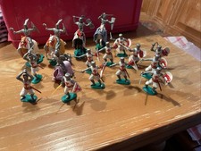 Kreuzritter Figuren, Ritter von Timpo Toys, 5 Reiter und 12 stehend, Ende 60iger