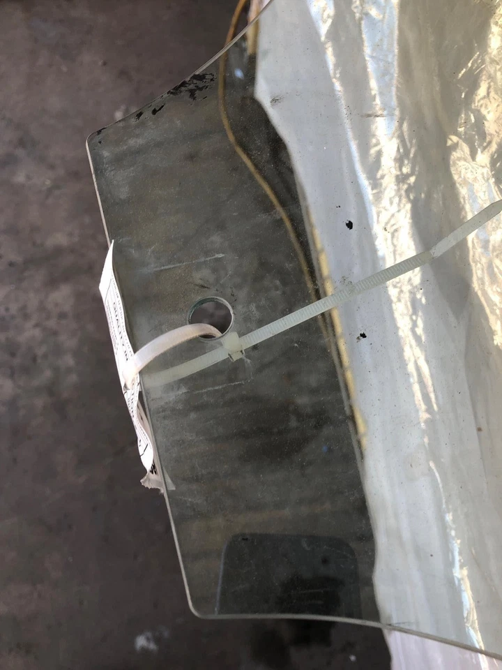 1998 - 2005 VOLKSWAGEN PASSAT задняя дверь стекло окна водителя левая сторона LH седан - Изображение 2 из 4